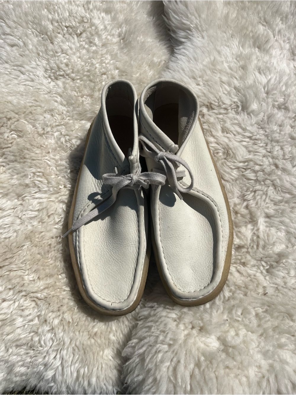 Women’s Wallabee Cup Clarks Cream/White Leather Boots